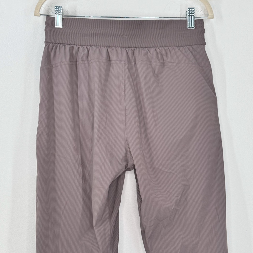 Lululemon Beyond The Studio Crop Pants in Lunar Rock Women’s Size 8 - Picture 5 of 11